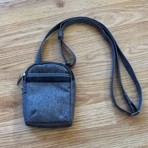 Compact Travelon Crossbody Bag ✨